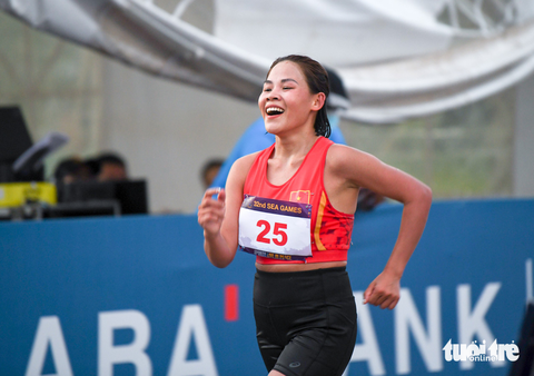 Hoàng tử, nữ hoàng đi bộ chiến thắng tại SEA Games 32 - Ảnh 7. Hoàng tử, nữ hoàng đi bộ chiến thắng tại SEA Games 32 - Ảnh 7.