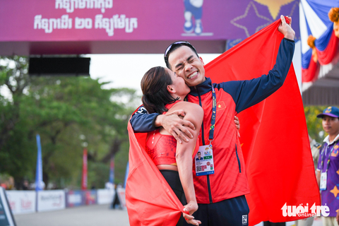 Hoàng tử, nữ hoàng đi bộ chiến thắng tại SEA Games 32 - Ảnh 8. Hoàng tử, nữ hoàng đi bộ chiến thắng tại SEA Games 32 - Ảnh 8.