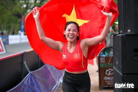 Hoàng tử, nữ hoàng đi bộ chiến thắng tại SEA Games 32 - Ảnh 9. Hoàng tử, nữ hoàng đi bộ chiến thắng tại SEA Games 32 - Ảnh 9.