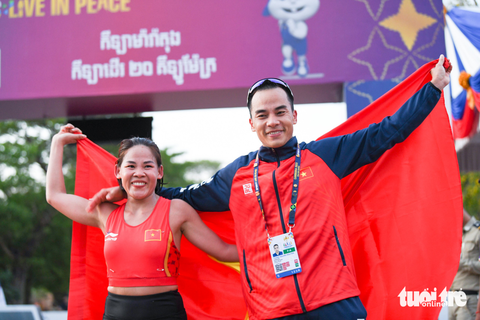 Hoàng tử, nữ hoàng đi bộ chiến thắng tại SEA Games 32 - Ảnh 10. Hoàng tử, nữ hoàng đi bộ chiến thắng tại SEA Games 32 - Ảnh 10.