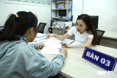 Ngày chủ nhật, người dân vẫn được gọi lên nhận tiền tỉ đền bù đường vành đai 3 TP.HCM - Ảnh 3. Ngày chủ nhật, người dân vẫn được gọi lên nhận tiền tỉ đền bù đường vành đai 3 TP.HCM - Ảnh 3.