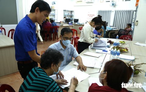 Ngày chủ nhật, người dân vẫn được gọi lên nhận tiền tỉ đền bù đường vành đai 3 TP.HCM - Ảnh 5. Ngày chủ nhật, người dân vẫn được gọi lên nhận tiền tỉ đền bù đường vành đai 3 TP.HCM - Ảnh 5.