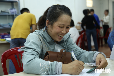 Ngày chủ nhật, người dân vẫn được gọi lên nhận tiền tỉ đền bù đường vành đai 3 TP.HCM - Ảnh 6. Ngày chủ nhật, người dân vẫn được gọi lên nhận tiền tỉ đền bù đường vành đai 3 TP.HCM - Ảnh 6.