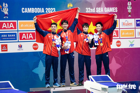Thót tim với pha nước rút giữ lại vàng cho đội bơi Việt Nam - Ảnh 6. Thót tim với pha nước rút giữ lại vàng cho đội bơi Việt Nam - Ảnh 6.