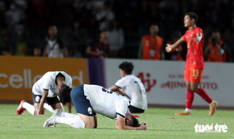 Cầu thủ U22 Campuchia khóc sau trận thua Myanmar - Ảnh 4. Cầu thủ U22 Campuchia khóc sau trận thua Myanmar - Ảnh 4.
