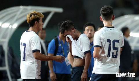 Cầu thủ U22 Campuchia khóc sau trận thua Myanmar - Ảnh 8. Cầu thủ U22 Campuchia khóc sau trận thua Myanmar - Ảnh 8.