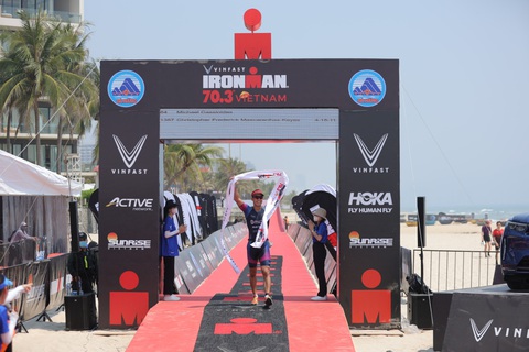 Vận động viên nước ngoài độc chiếm các tốp đầu IRONMAN ở Đà Nẵng - Ảnh 6. Vận động viên nước ngoài độc chiếm các tốp đầu IRONMAN ở Đà Nẵng - Ảnh 6.