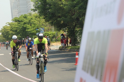 Vận động viên nước ngoài độc chiếm các tốp đầu IRONMAN ở Đà Nẵng - Ảnh 5. Vận động viên nước ngoài độc chiếm các tốp đầu IRONMAN ở Đà Nẵng - Ảnh 5.
