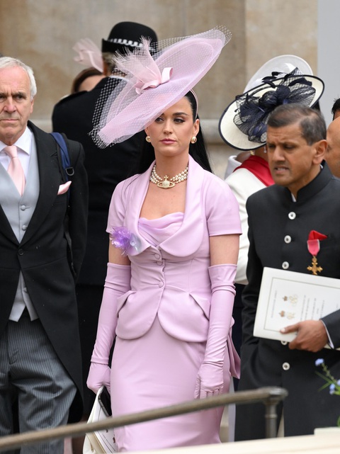 Biểu cảm Katy Perry ngơ ngác tìm chỗ ngồi trở thành meme hài mới - Ảnh 1. Biểu cảm Katy Perry ngơ ngác tìm chỗ ngồi trở thành meme hài mới - Ảnh 1.