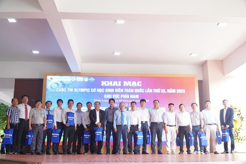495 sinh viên phía Nam tranh tài tại kỳ thi Olympic cơ học - Ảnh 2. Các chuyên gia dự hội thảo, đóng góp tham luận nghiên cứu rung động, đồng trục và cân bằng trong thực tiễn - Ảnh: HỮU KHOA