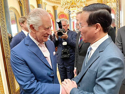 Chủ tịch nước Võ Văn Thưởng đã có cuộc trao đổi ngắn với Vua Charles III trong tối 5-5 Chủ tịch nước Võ Văn Thưởng đã có cuộc trao đổi ngắn với Vua Charles III trong tối 5-5