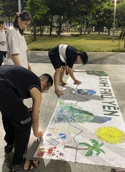 Sau giải chinh phục núi Đá Bia, nhóm bạn trẻ gom được 9 bao rác lớn - Ảnh 5. Sau giải chinh phục núi Đá Bia, nhóm bạn trẻ gom được 9 bao rác lớn - Ảnh 5.