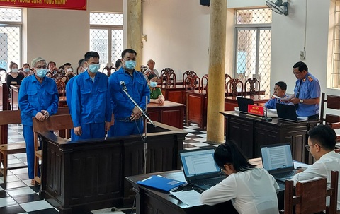 Làm quen giám đốc Đinh Văn Nơi không được nên chi 20 tỉ điều chuyển - Ảnh 1. Làm quen giám đốc Đinh Văn Nơi không được nên chi 20 tỉ điều chuyển - Ảnh 1.