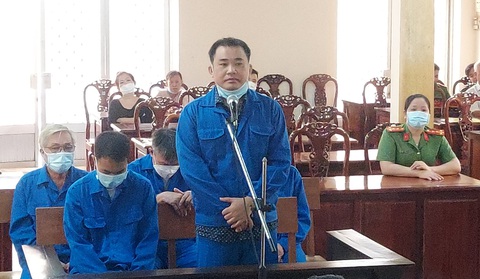 Làm quen giám đốc Đinh Văn Nơi không được nên chi 20 tỉ điều chuyển - Ảnh 3. Làm quen giám đốc Đinh Văn Nơi không được nên chi 20 tỉ điều chuyển - Ảnh 3.