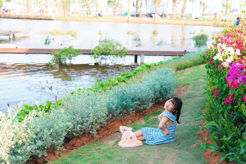 Khai trương công viên hồ Thiên Nga tại đô thị Eco Central Park - Ảnh 3. Niềm vui của con trẻ khi được hòa mình vào thiên nhiên - Ảnh: E.C.P