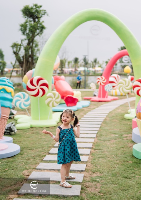 Khai trương công viên hồ Thiên Nga tại đô thị Eco Central Park - Ảnh 4. Bé khám phá thế giới cổ tích - Ảnh: E.C.P