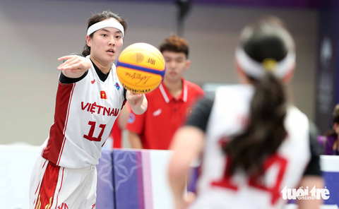 Trương Thảo Vy thi đấu nổi bật, góp phần làm nên chiến thắng cho bóng rổ Việt Nam - Ảnh: N.KHÔI Trương Thảo Vy thi đấu nổi bật, góp phần làm nên chiến thắng cho bóng rổ Việt Nam - Ảnh: N.KHÔI
