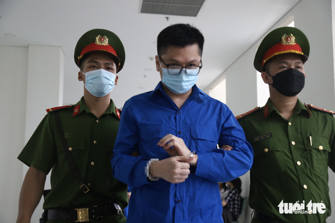 Chủ tịch Louis Holdings hầu tòa vì thao túng chứng khoán - Ảnh 1. Chủ tịch Louis Holdings hầu tòa vì thao túng chứng khoán - Ảnh 1.