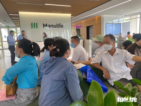 Khách hàng được Manulife trả tiền nhưng vẫn mất phần lời nếu gửi tiết kiệm - Ảnh 1. Khách hàng được Manulife trả tiền nhưng vẫn mất phần lời nếu gửi tiết kiệm - Ảnh 1.