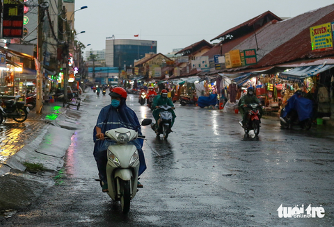 TP.HCM và các tỉnh miền Đông có trận mưa đã đời - Ảnh 5. TP.HCM và các tỉnh miền Đông có trận mưa đã đời - Ảnh 5.