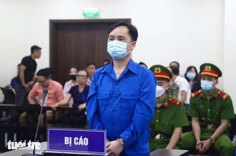 ‘Thổi giá’ chứng khoán thu lãi lớn, chủ tịch Louis Holdings lại khai ‘không có kiến thức về đầu tư’ - Ảnh 1. ‘Thổi giá’ chứng khoán thu lãi lớn, chủ tịch Louis Holdings lại khai ‘không có kiến thức về đầu tư’ - Ảnh 1.
