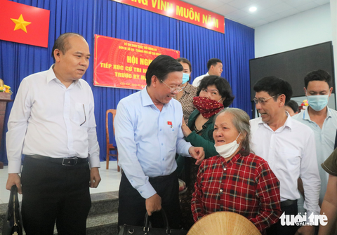 Gặp chủ tịch UBND TP.HCM, cử tri Cần Giờ nêu nhiều kiến nghị về đất đai, dân sinh - Ảnh 1. Gặp chủ tịch UBND TP.HCM, cử tri Cần Giờ nêu nhiều kiến nghị về đất đai, dân sinh - Ảnh 1.