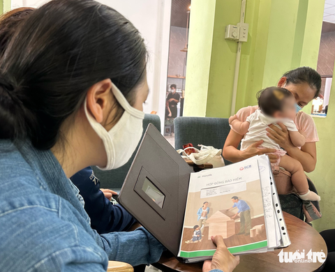 Hàng chục người đã được Manulife trả tiền, hàng trăm người chờ - Ảnh 1. Hàng chục người đã được Manulife trả tiền, hàng trăm người chờ - Ảnh 1.