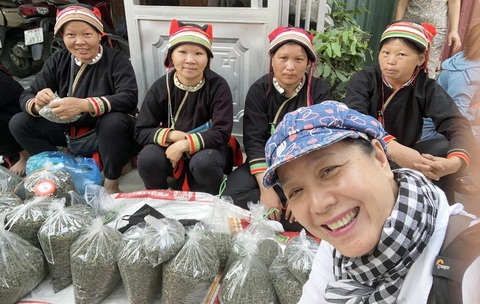 Chiều Xuân chụp ảnh cùng những phụ nữ dân tộc thiểu số ở Hà Giang đi chợ phiên Yên Minh Chiều Xuân chụp ảnh cùng những phụ nữ dân tộc thiểu số ở Hà Giang đi chợ phiên Yên Minh