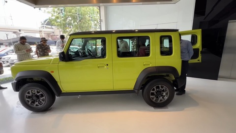 Suzuki Jimny sắp về Việt Nam qua đánh giá thực tế: Nên thay bánh, ghế sau hơi khó chịu - Ảnh 3. Suzuki Jimny sắp về Việt Nam qua đánh giá thực tế: Nên thay bánh, ghế sau hơi khó chịu - Ảnh 3.