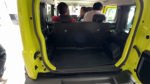Suzuki Jimny sắp về Việt Nam qua đánh giá thực tế: Nên thay bánh, ghế sau hơi khó chịu - Ảnh 7. Suzuki Jimny sắp về Việt Nam qua đánh giá thực tế: Nên thay bánh, ghế sau hơi khó chịu - Ảnh 7.