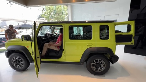 Suzuki Jimny sắp về Việt Nam qua đánh giá thực tế: Nên thay bánh, ghế sau hơi khó chịu - Ảnh 8. Suzuki Jimny sắp về Việt Nam qua đánh giá thực tế: Nên thay bánh, ghế sau hơi khó chịu - Ảnh 8.