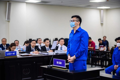‘Thổi giá’ chứng khoán thu lãi lớn, chủ tịch Louis Holdings lại khai ‘không có kiến thức về đầu tư’ - Ảnh 4. ‘Thổi giá’ chứng khoán thu lãi lớn, chủ tịch Louis Holdings lại khai ‘không có kiến thức về đầu tư’ - Ảnh 4.