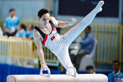 SEA Games 32: Chờ 'mưa vàng' từ điền kinh, bơi lội - Ảnh 2. Vận động viên Đinh Phương Thành với phần thi đầu tiên của anh ở SEA Games 32 - Ảnh: N.K.