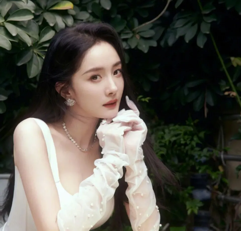 Dương Mịch rời khỏi công ty chuyên bắt cô đóng phim rác - Ảnh 1. Dương Mịch rời khỏi công ty chuyên bắt cô đóng phim rác - Ảnh 1.
