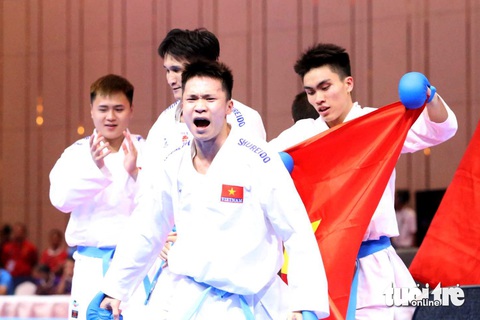 Võ sĩ Chu Văn Đức: Nhớ về Tổ quốc, gia đình để quyết chiến - Ảnh 3. Võ sĩ Chu Văn Đức: Nhớ về Tổ quốc, gia đình để quyết chiến - Ảnh 3.