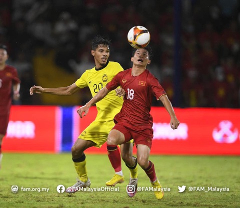 Cổ động viên Malaysia: Cầu thủ Việt Nam quá giỏi diễn xuất - Ảnh 1. Cổ động viên Malaysia: Cầu thủ Việt Nam quá giỏi diễn xuất - Ảnh 1.