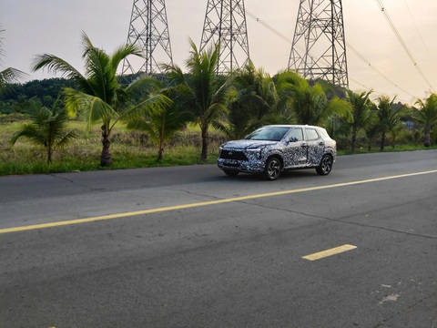 Mitsubishi XFC lộ ảnh chạy thử ở Việt Nam, sớm ra mắt để cạnh tranh Honda HR-V - Ảnh 2. Mitsubishi XFC lộ ảnh chạy thử ở Việt Nam, sớm ra mắt để cạnh tranh Honda HR-V - Ảnh 2.