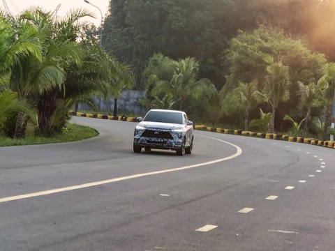 Mitsubishi XFC lộ ảnh chạy thử ở Việt Nam, sớm ra mắt để cạnh tranh Honda HR-V - Ảnh 3. Mitsubishi XFC lộ ảnh chạy thử ở Việt Nam, sớm ra mắt để cạnh tranh Honda HR-V - Ảnh 3.