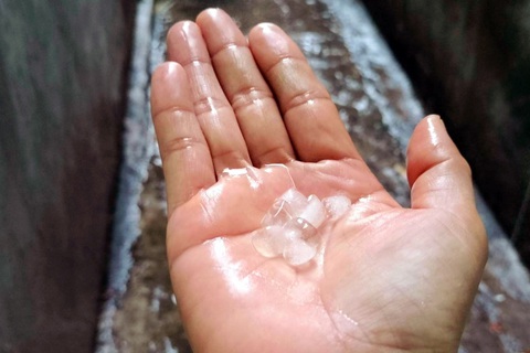 Mưa rất lớn ở Biên Hòa gây ngập, có cả mưa đá - Ảnh 3. Mưa rất lớn ở Biên Hòa gây ngập, có cả mưa đá - Ảnh 3.