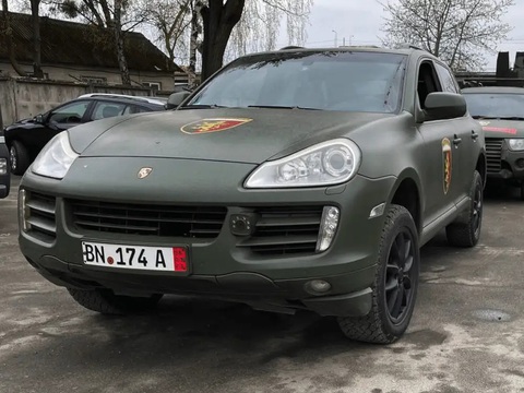 Xe sang Porsche độ thành ‘xe chiến’ cho chỉ huy Ukraine - Ảnh 1. Xe sang Porsche độ thành ‘xe chiến’ cho chỉ huy Ukraine - Ảnh 1.