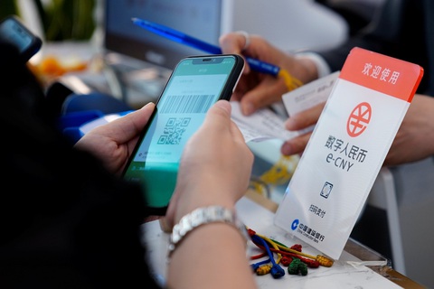 Công chức Trung Quốc bắt đầu nhận lương bằng nhân dân tệ kỹ thuật số - Ảnh 1. Công chức Trung Quốc bắt đầu nhận lương bằng nhân dân tệ kỹ thuật số - Ảnh 1.