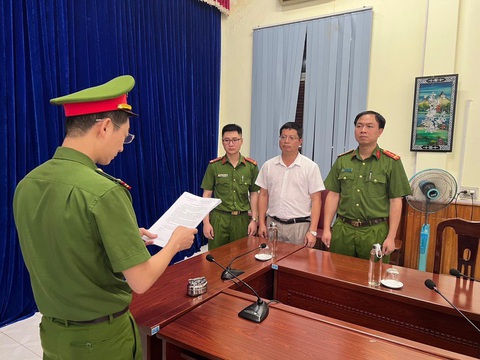 Cấp sai đất cho người thân, phó giám đốc sở bị bắt - Ảnh 1. Cấp sai đất cho người thân, phó giám đốc sở bị bắt - Ảnh 1.