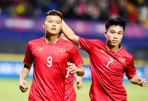 Thắng U22 Malaysia 2-1, U22 Việt Nam vào bán kết SEA Games 32 - Ảnh 1. Thắng U22 Malaysia 2-1, U22 Việt Nam vào bán kết SEA Games 32 - Ảnh 1.