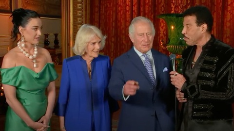 Vua Charles, Hoàng hậu Camilla xuất hiện tại American Idol - Ảnh 1. Vua Charles, Hoàng hậu Camilla xuất hiện tại American Idol - Ảnh 1.