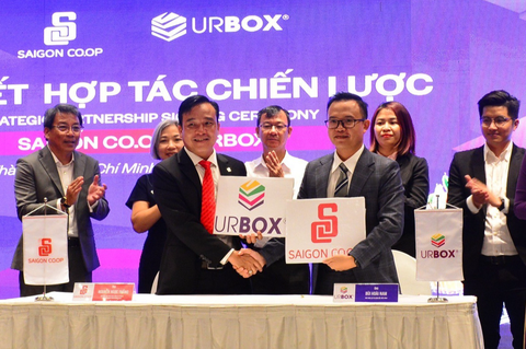 Số hóa quà tặng, xu hướng mới của bán lẻ Việt - Ảnh 1. Sáng 8-5, Saigon Co.op và UrBox ký kết hợp tác ra mắt phiếu mua hàng điện tử Co.opmart (E-Voucher) - Ảnh: Hồng Châu