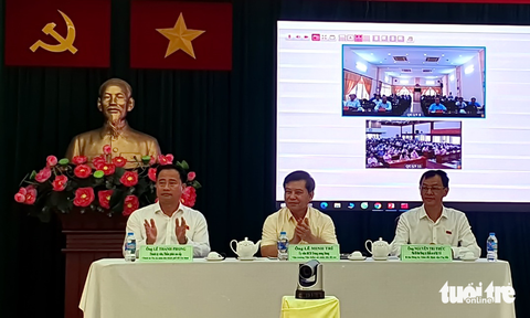 Tổ đại biểu Quốc hội tiếp xúc cử tri quận 5, 8, 11, chiều ngày 8-5 - Ảnh: MINH HÒA