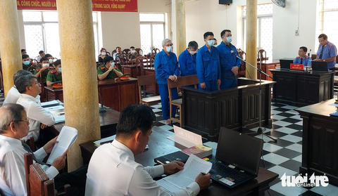 Vụ chi 20 tỉ điều chuyển ông Đinh Văn Nơi: Đề nghị 9-11 năm tù - Ảnh 2. Vụ chi 20 tỉ điều chuyển ông Đinh Văn Nơi: Đề nghị 9-11 năm tù - Ảnh 2.