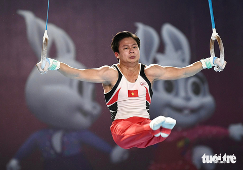 SEA Games: Khánh Phong đánh bại nhà vô địch thế giới đoạt HCV - Ảnh 3. Nguyễn Văn Khánh Phong đánh bại nhà vô địch thế giới Carlos Yulo để giành HCV nội dung vòng treo - Ảnh: NAM TRẦN