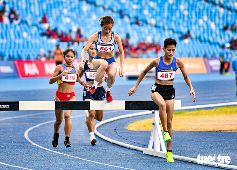 Chùm ảnh Nguyễn Thị Oanh lập kỳ tích SEA Games khi giành 2 HCV trong 30 phút - Ảnh 8. Chùm ảnh Nguyễn Thị Oanh lập kỳ tích SEA Games khi giành 2 HCV trong 30 phút - Ảnh 8.