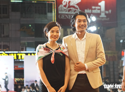 Phong hậu Moon So Ri cúi nhặt rác trên thảm đỏ, khán giả vỗ tay - Ảnh 7. Phong hậu Moon So Ri cúi nhặt rác trên thảm đỏ, khán giả vỗ tay - Ảnh 7.
